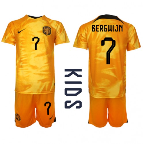 Nederland Steven Bergwijn #7 Hjemmedraktsett Barn VM 2022 Kortermet (+ Korte bukser) Nederland Steven Bergwijn #7 Hjemmedraktsett Barn VM 2022 Kortermet (+ Korte bukser)